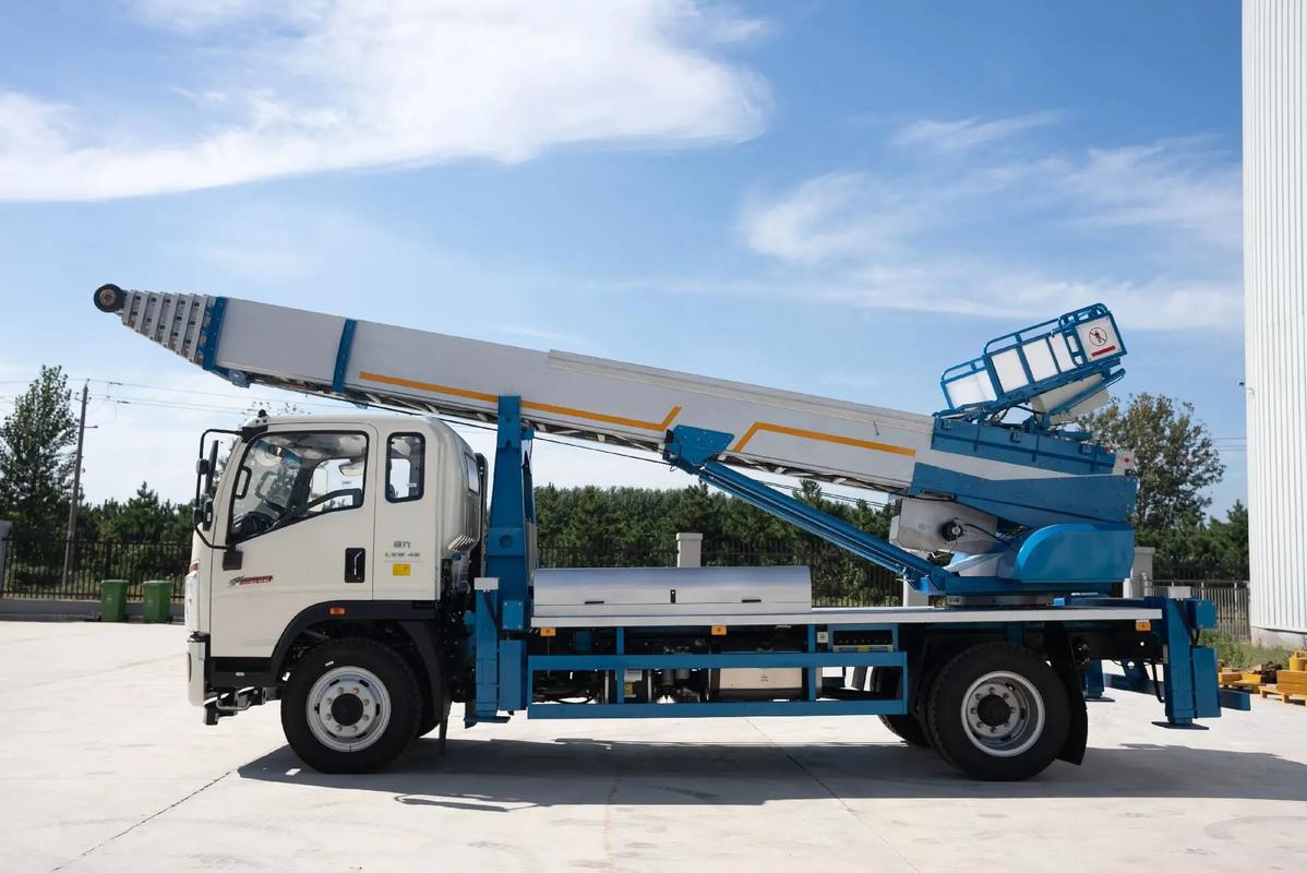 铜鼓县云梯上料车租赁费用