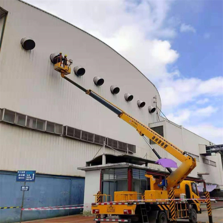 铜鼓县高空作业车出租服务：专业广告牌安装解决方案